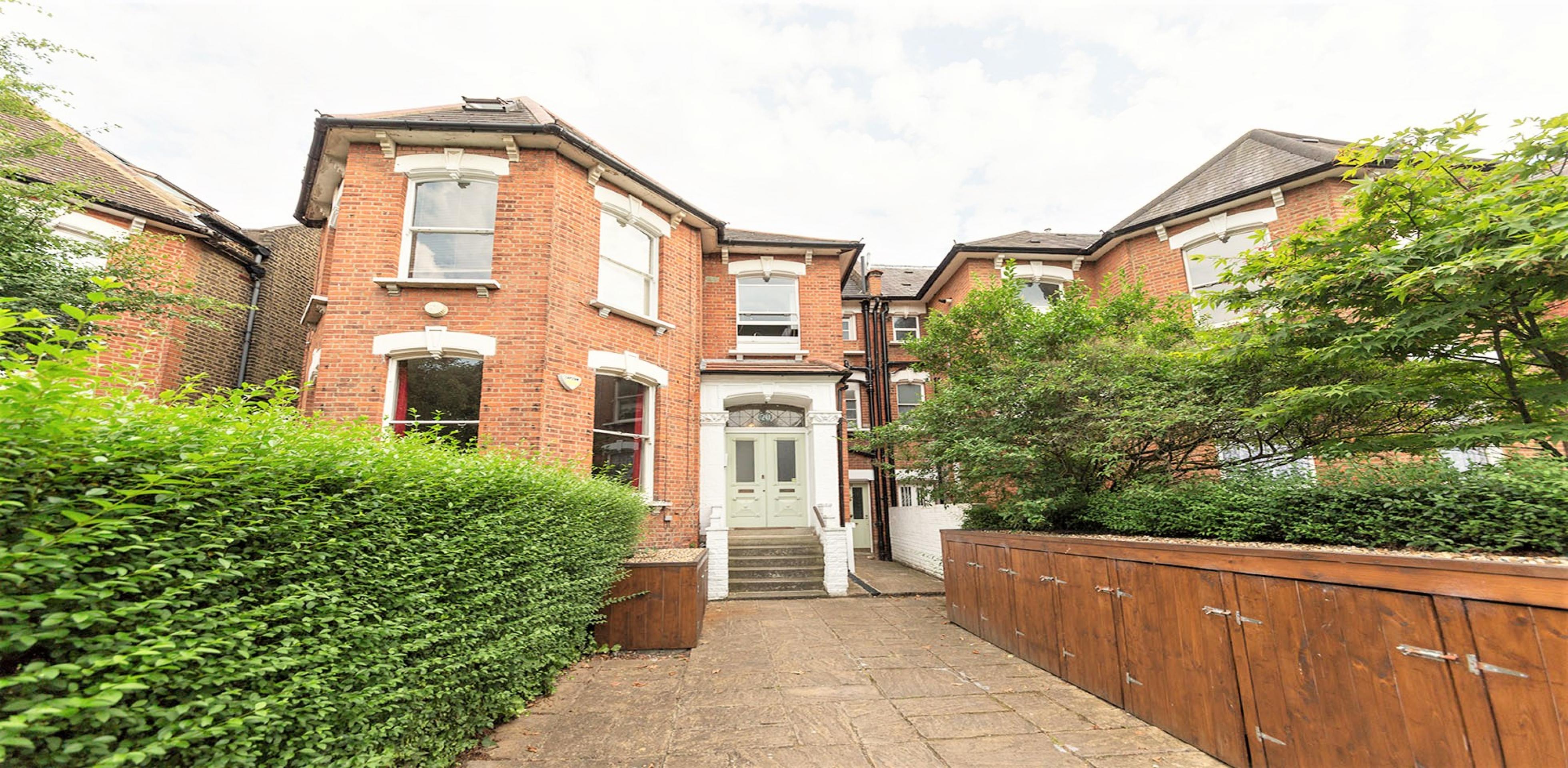 			PRIVATE GARDEN, 3 Bedroom, 3 bath, 1 reception Flat			 Christchurch Avenue, KILBURN NW6